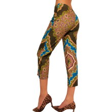 Load image into Gallery viewer, Vintage Mandala Print Capris