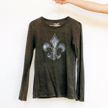 Load image into Gallery viewer, Grungy Fleur-De-Lis Tee
