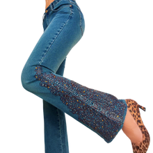 Load image into Gallery viewer, Vintage Embroidered Jeans