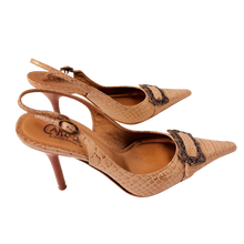Load image into Gallery viewer, Pointed Toe Buckle Heels
