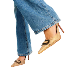 Load image into Gallery viewer, Pointed Toe Buckle Heels

