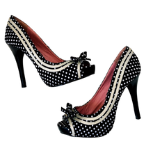 Load image into Gallery viewer, Early 2000s Polkadot Pumps
