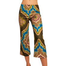 Load image into Gallery viewer, Vintage Mandala Print Capris

