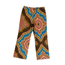 Load image into Gallery viewer, Vintage Mandala Print Capris
