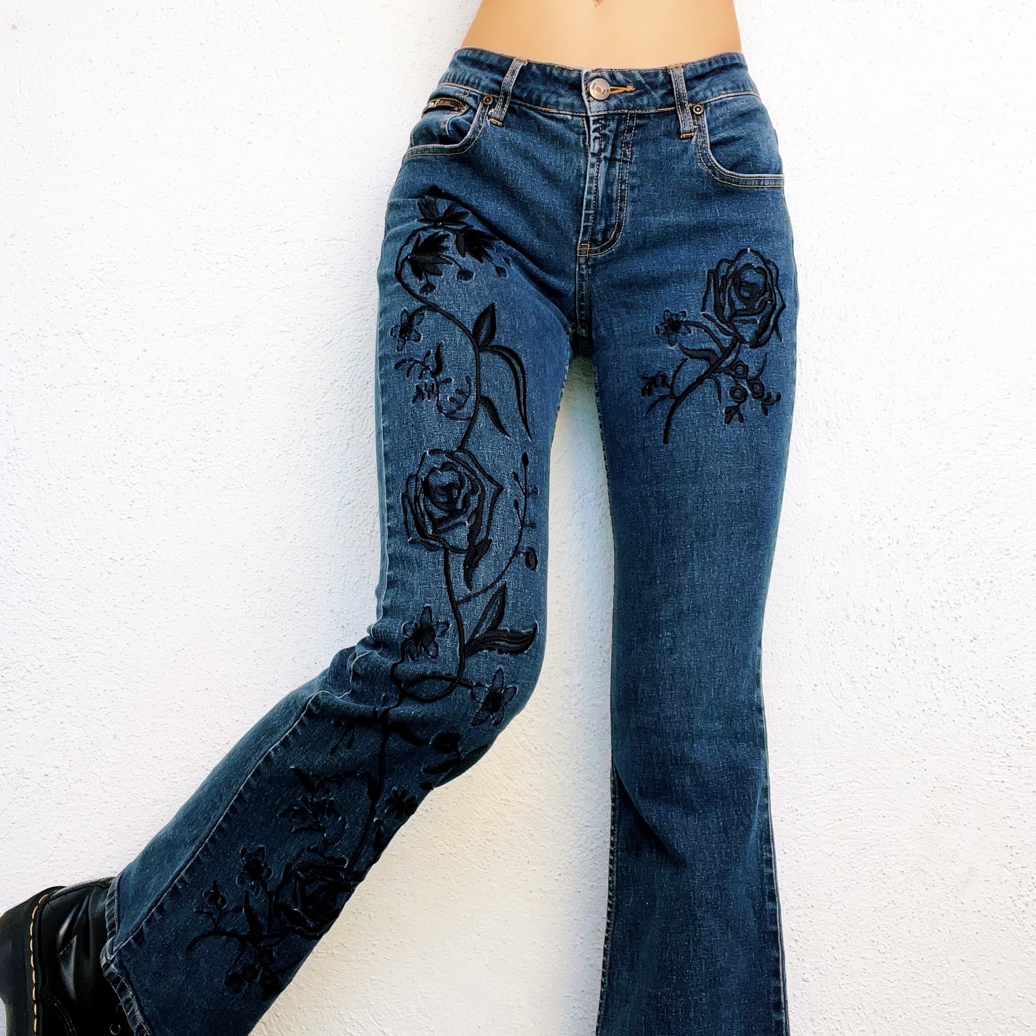 Early 2000s Embroidered Floral Jeans – ShopCarolannie