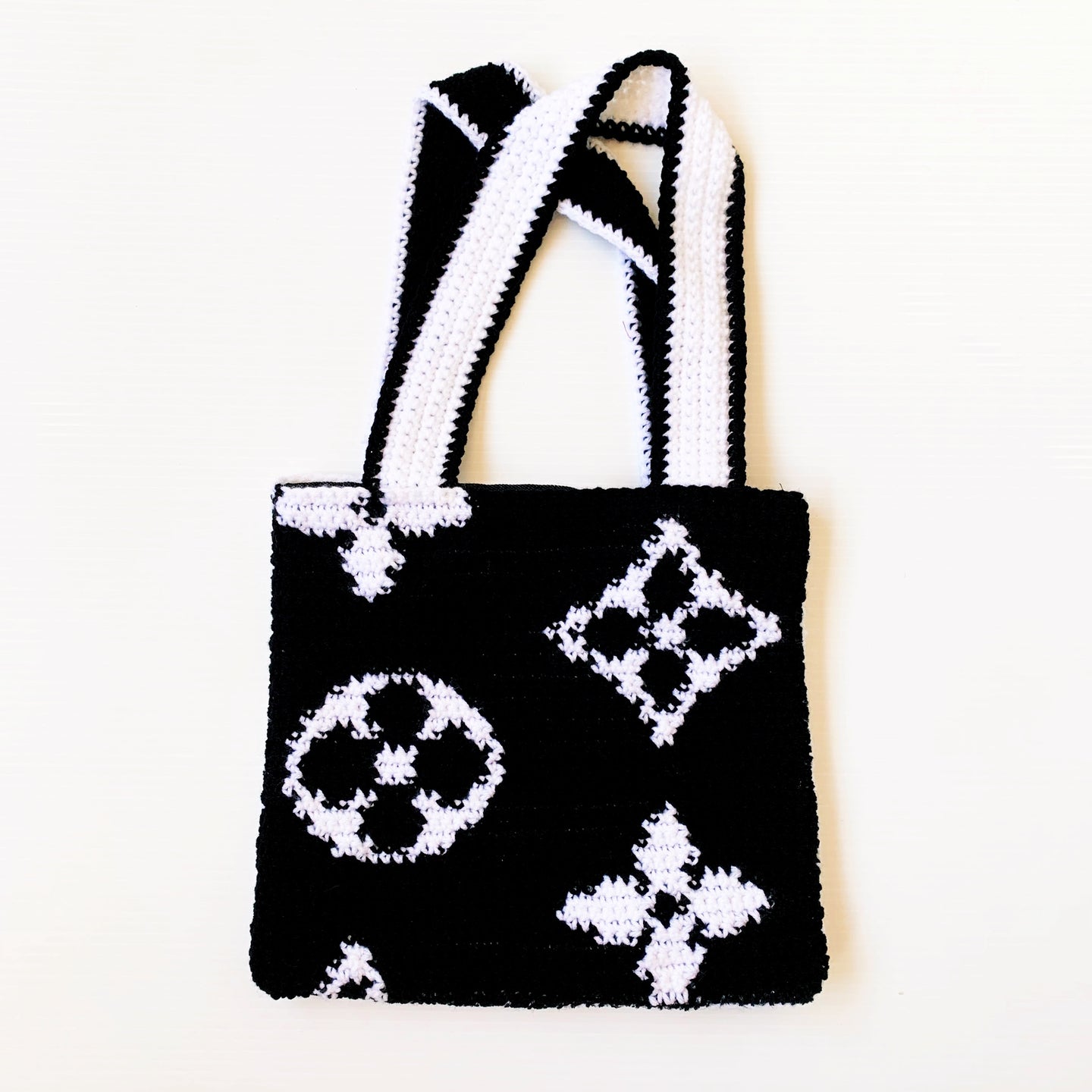Black & White Louie Tote Bag by Carolannie Crochet